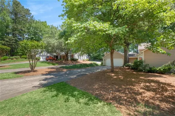 Roswell, GA 30075,108 Great Oaks LN