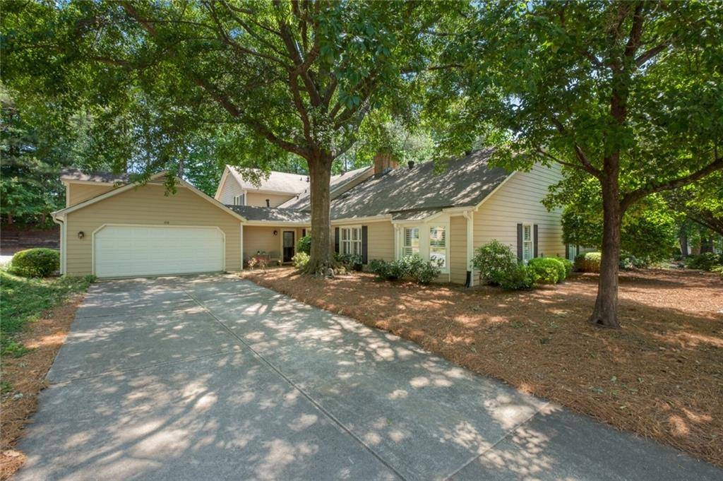 108 Great Oaks LN, Roswell, GA 30075