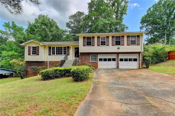 4841 Candlewood LN, Stone Mountain, GA 30088