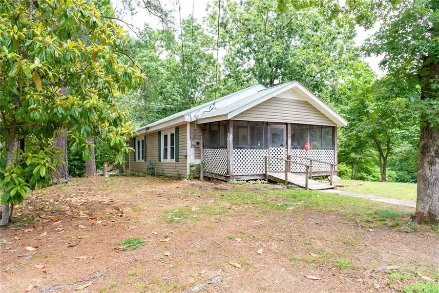 519 W Peachtree ST, Chatsworth, GA 30705