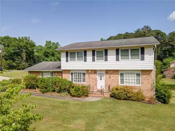 2210 Lisa DR SE, Marietta, GA 30067