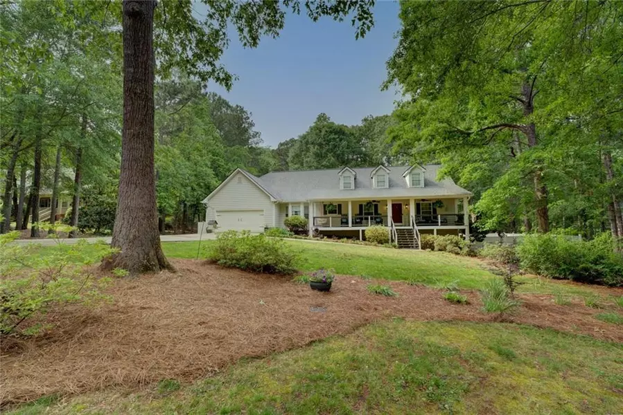 305 Wildflower Dr, Social Circle, GA 30025