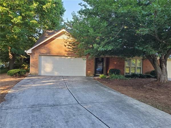 550 Brickleberry LN, Roswell, GA 30075