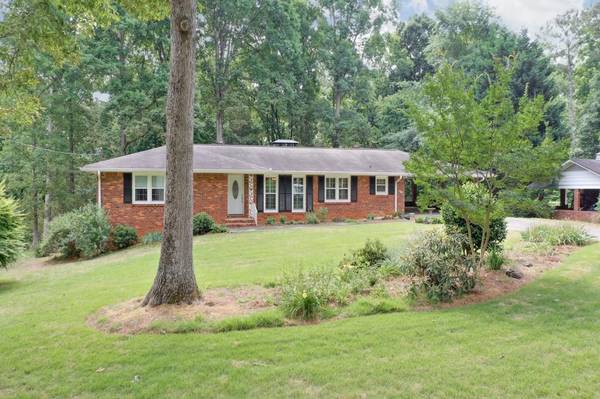 185 Wavetree DR, Roswell, GA 30075