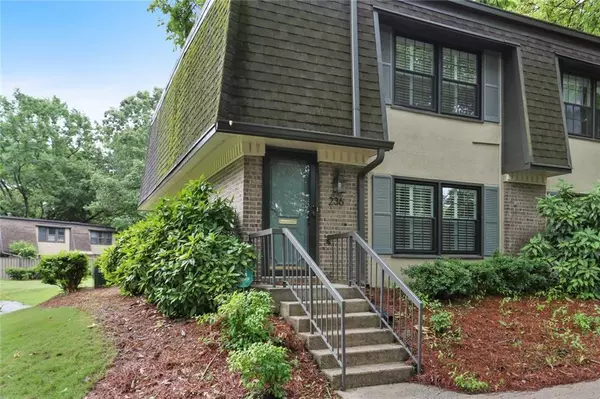 236 Triumph DR NW, Atlanta, GA 30327