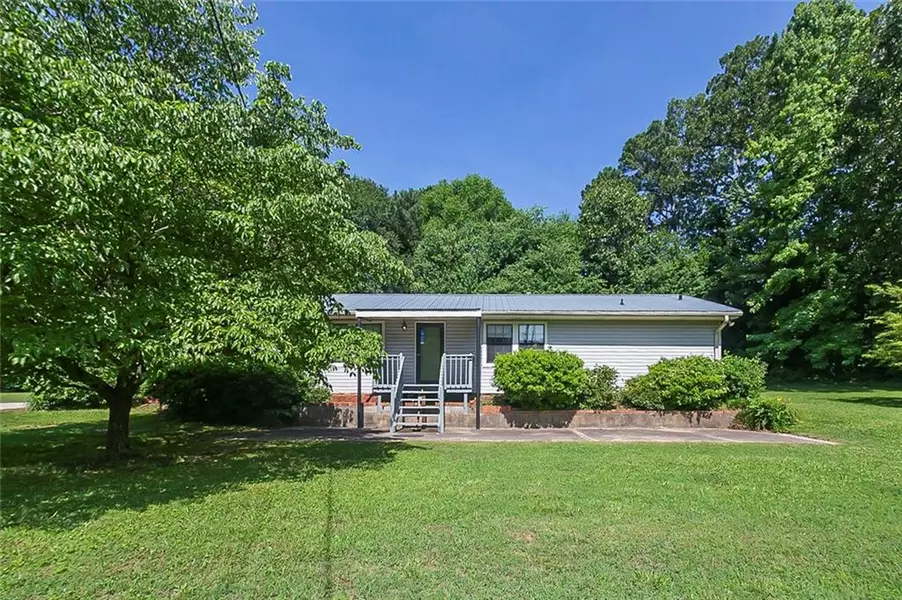 6901 Wisteria LN, Lithia Springs, GA 30122