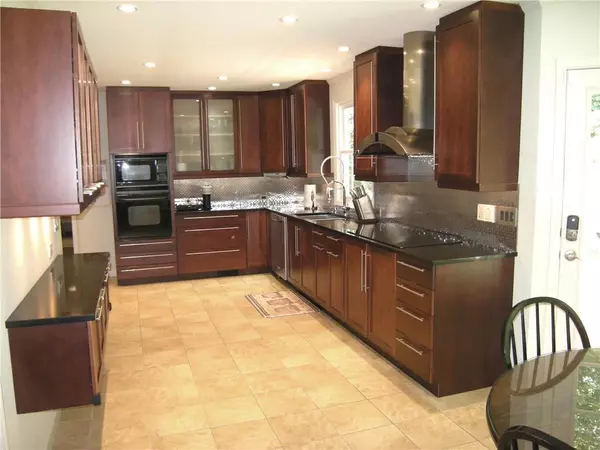 Roswell, GA 30075,145 River Landing DR