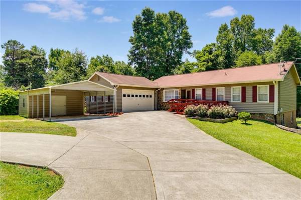 100 Sweet Bay LN, Carrollton, GA 30116