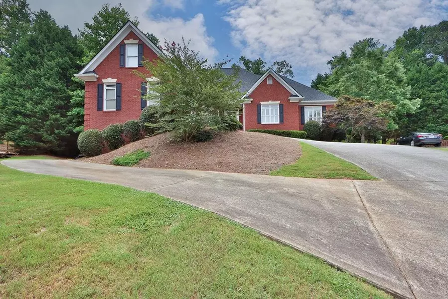 260 FLOWERS COVE LN, Lilburn, GA 30047