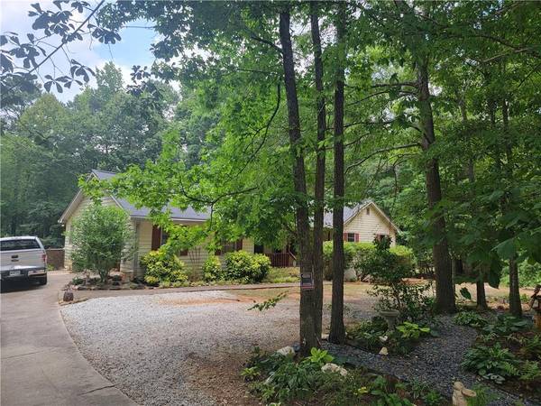 160 Lakeside DR, Covington, GA 30016