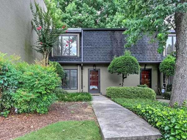 61 Ivy TRL NE, Atlanta, GA 30342