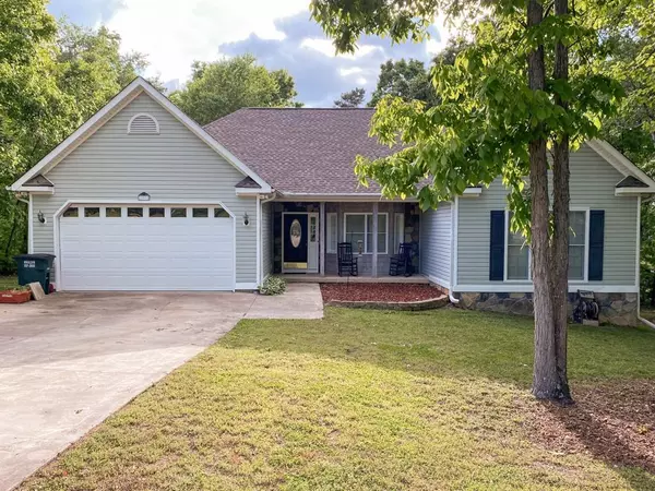 393 Oakland DR SE, Calhoun, GA 30701