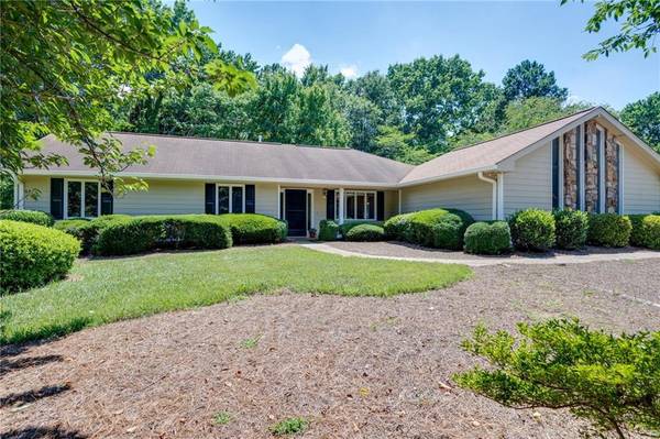 200 Saddle Horn CIR, Roswell, GA 30076