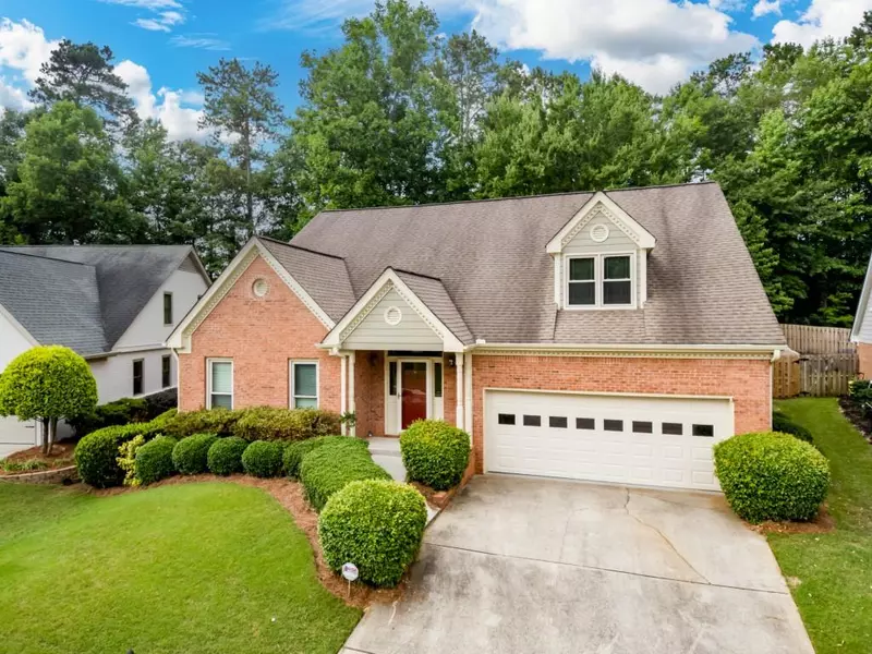 330 Shelli LN, Roswell, GA 30075