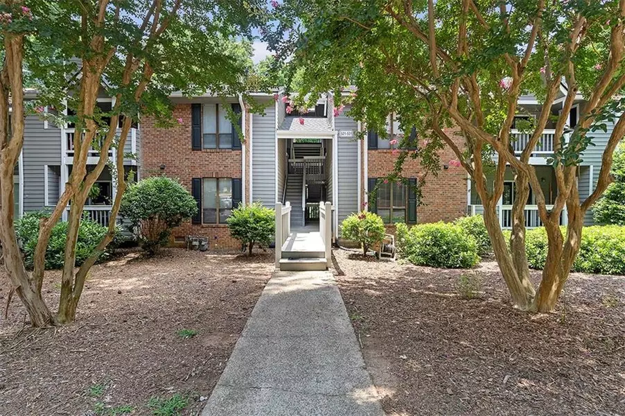 526 Warm Springs CIR, Roswell, GA 30075