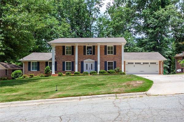 2829 Blue Grass LN, Decatur, GA 30034