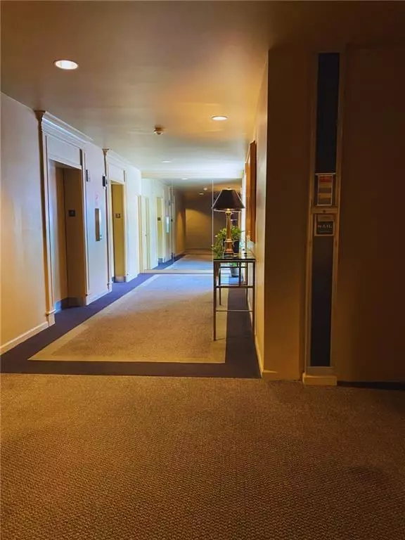 Atlanta, GA 30309,1421 PEACHTREE ST NE #303