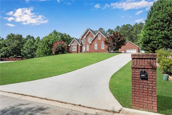 565 Harold Gower LN NE, Loganville, GA 30052