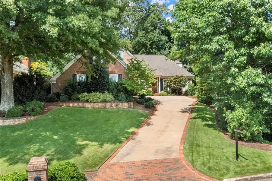 2350 Steeplechase LN, Roswell, GA 30076