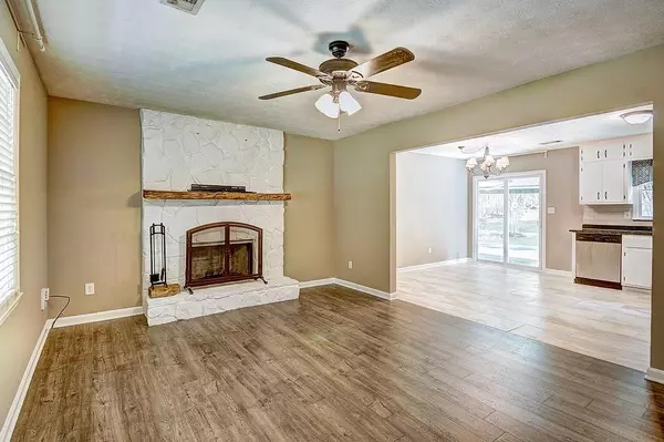 Acworth, GA 30102,5694 Meadowood DR