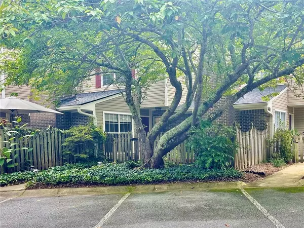 553 Picketts Bend CT, Marietta, GA 30008