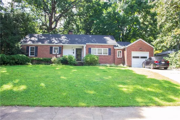 1976 Lyle AVE, College Park, GA 30337