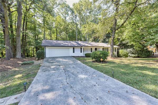 4914 Heatherdale LN, Dunwoody, GA 30360