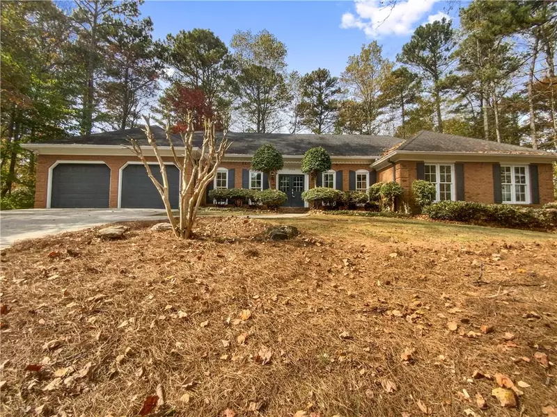 3906 Glenraven CT NE, Roswell, GA 30075