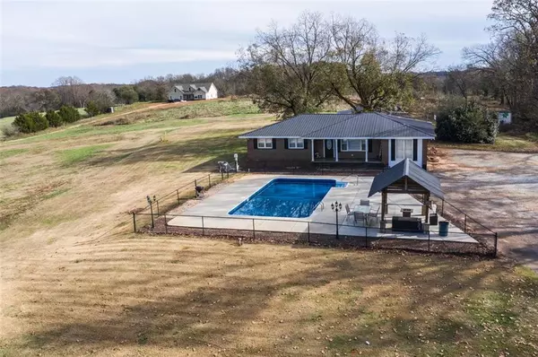 Gillsville, GA 30543,821 Highway 323