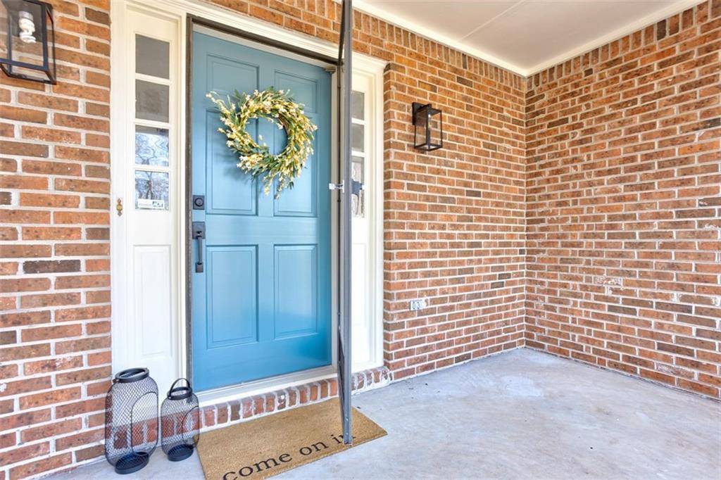 1697 Grandeus LN SW, Stone Mountain, GA 30087