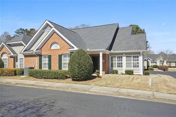 1002 Village LN, Roswell, GA 30075