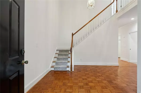 Sandy Springs, GA 30328,5996 Mitchell RD #20