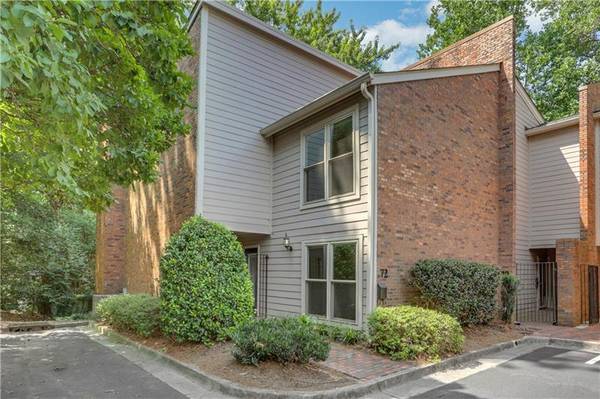 72 Springlake PL NW #72, Atlanta, GA 30318