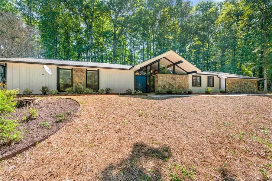 1715 Ridgefield DR, Roswell, GA 30075