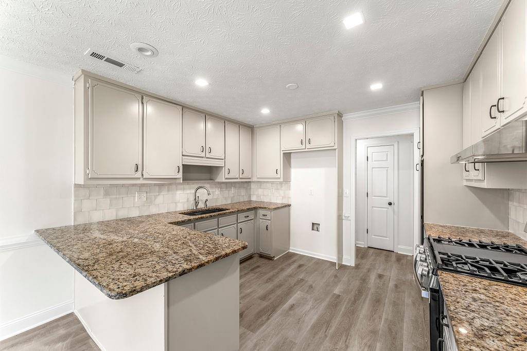Mcdonough, GA 30253,575 N Oakland CIR