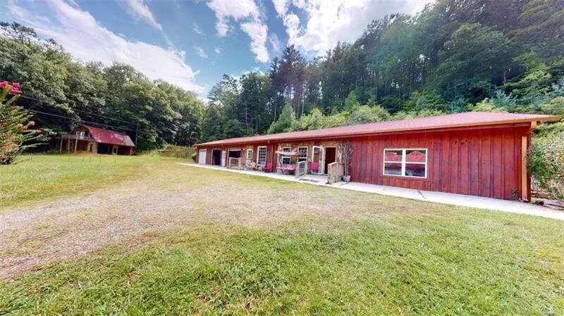 376 Nugget LN, Ellijay, GA 30540