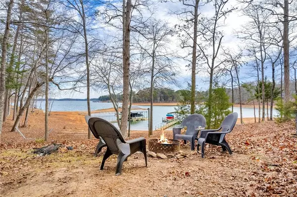 Hartwell, GA 30643,323 Lakeshore CIR