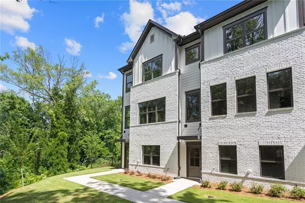 1369 Walking WAY, Atlanta, GA 30316