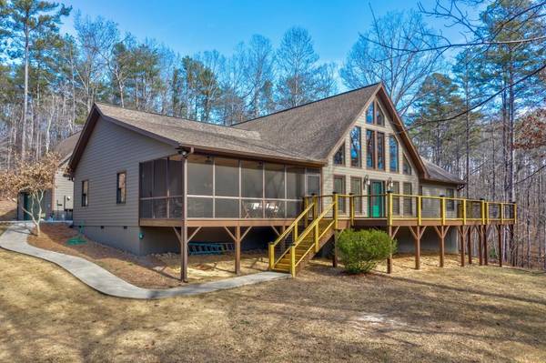 741 Scenic DR, Toccoa, GA 30577