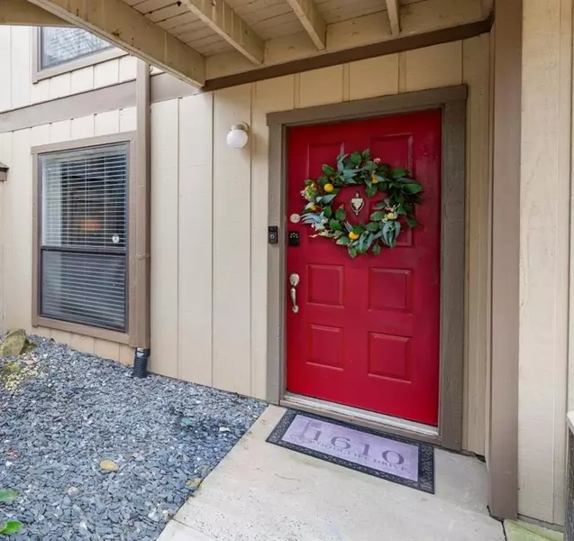 1610 Woodcliff DR, Sandy Springs, GA 30350