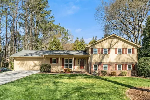 1028 W NANCY CREEK DR NE, Brookhaven, GA 30319