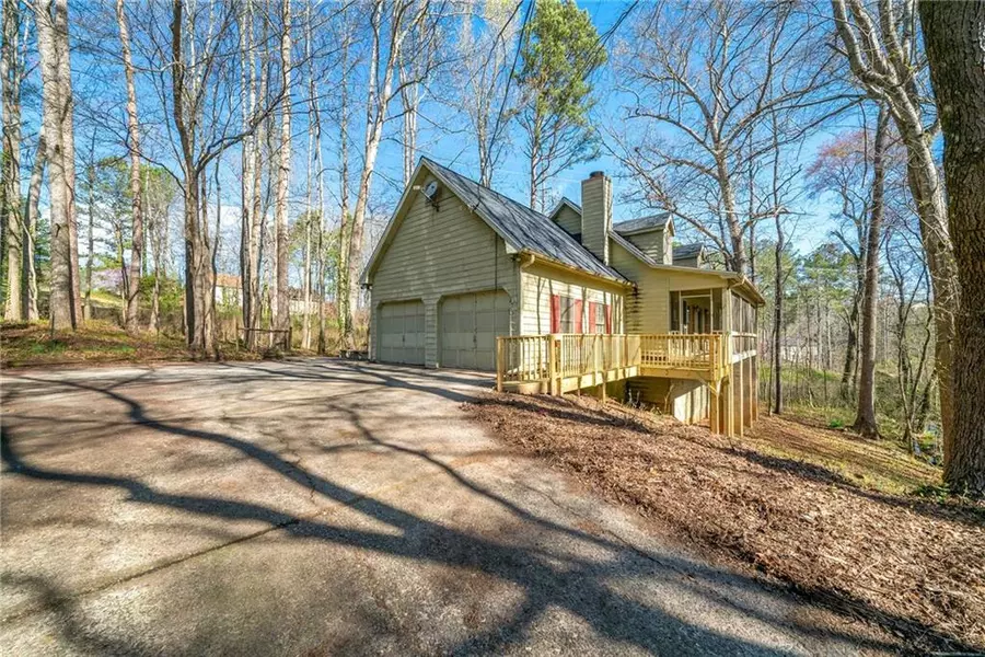 431 Creekside LN, Woodstock, GA 30188