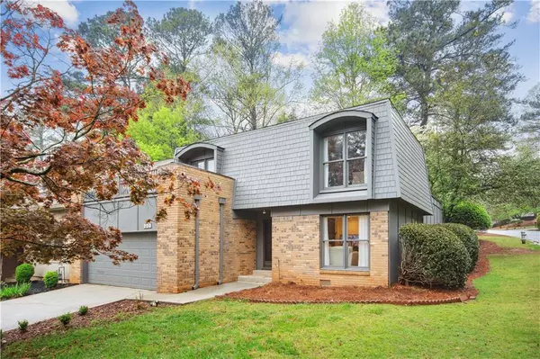 220 Leeward LN, Roswell, GA 30076