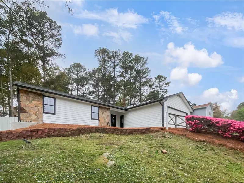 2713 Laurel View DR, Snellville, GA 30039