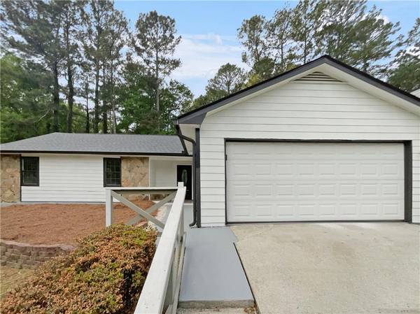 2713 Laurel View DR, Snellville, GA 30039