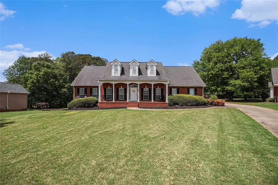 305 Saxony CT, Mcdonough, GA 30252