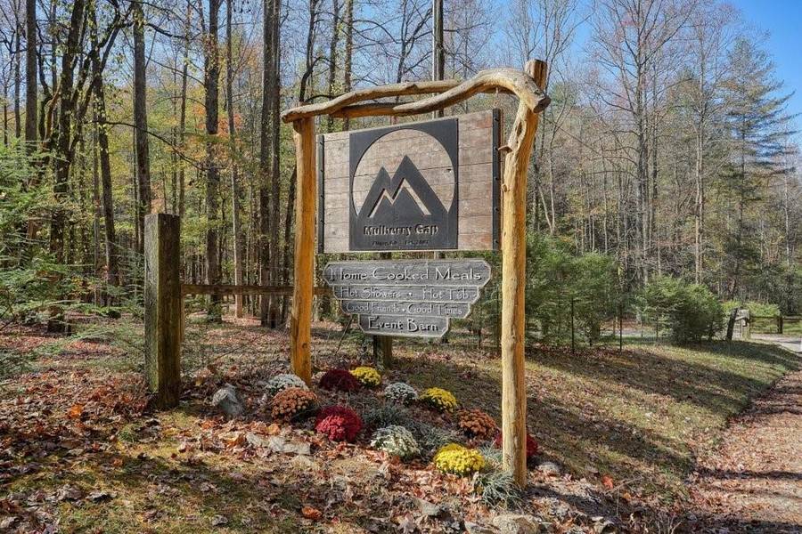 400 Mulberry Gap RD, Ellijay, GA 30540