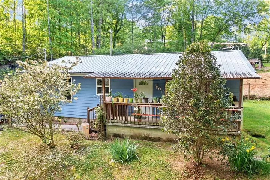 374 Warlick CIR, Ellijay, GA 30540