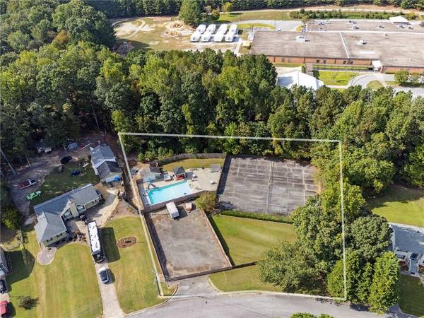 2222 Chateau DR, Lawrenceville, GA 30043