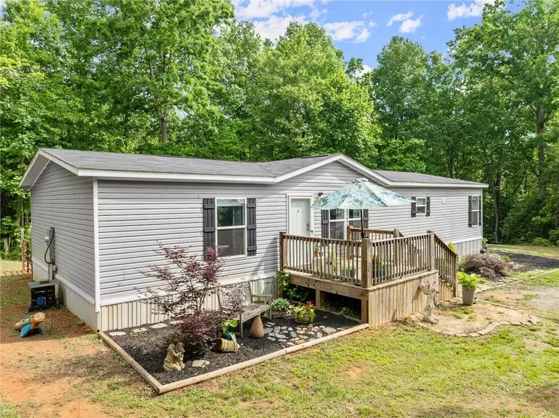 214 Smokey Mountain RD, Cleveland, GA 30528
